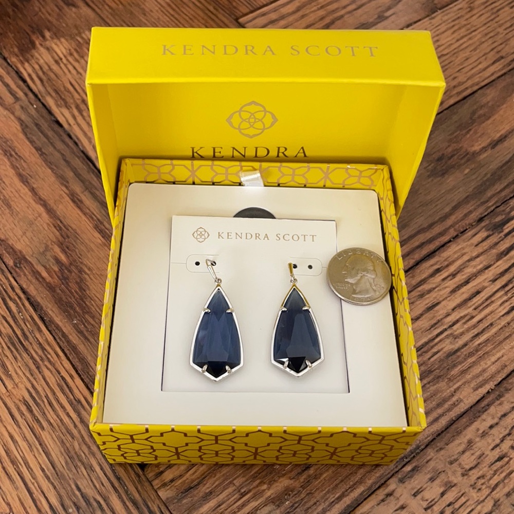 Kendra Scott Sapphire Blue & Silver chandelier earrings NEVER WORN